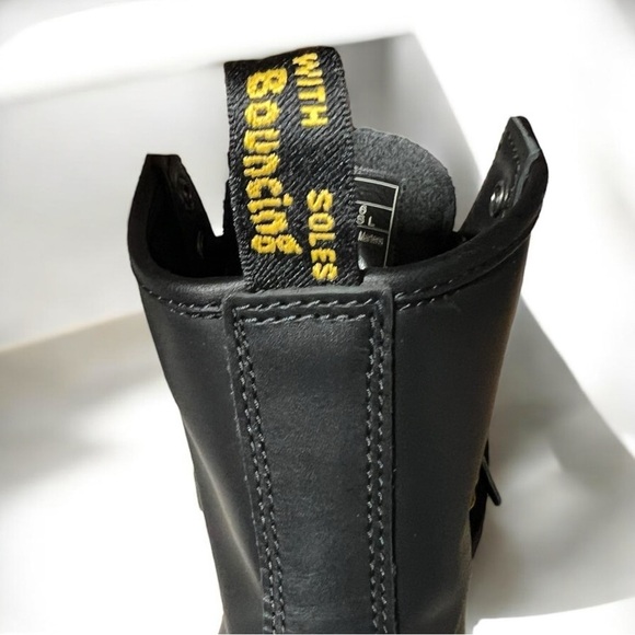 🌻NEW NWOT Dr. Martens 1460 Black Smooth Leather 8-Eye Boots Women's Size 6 - Picture 11 of 15